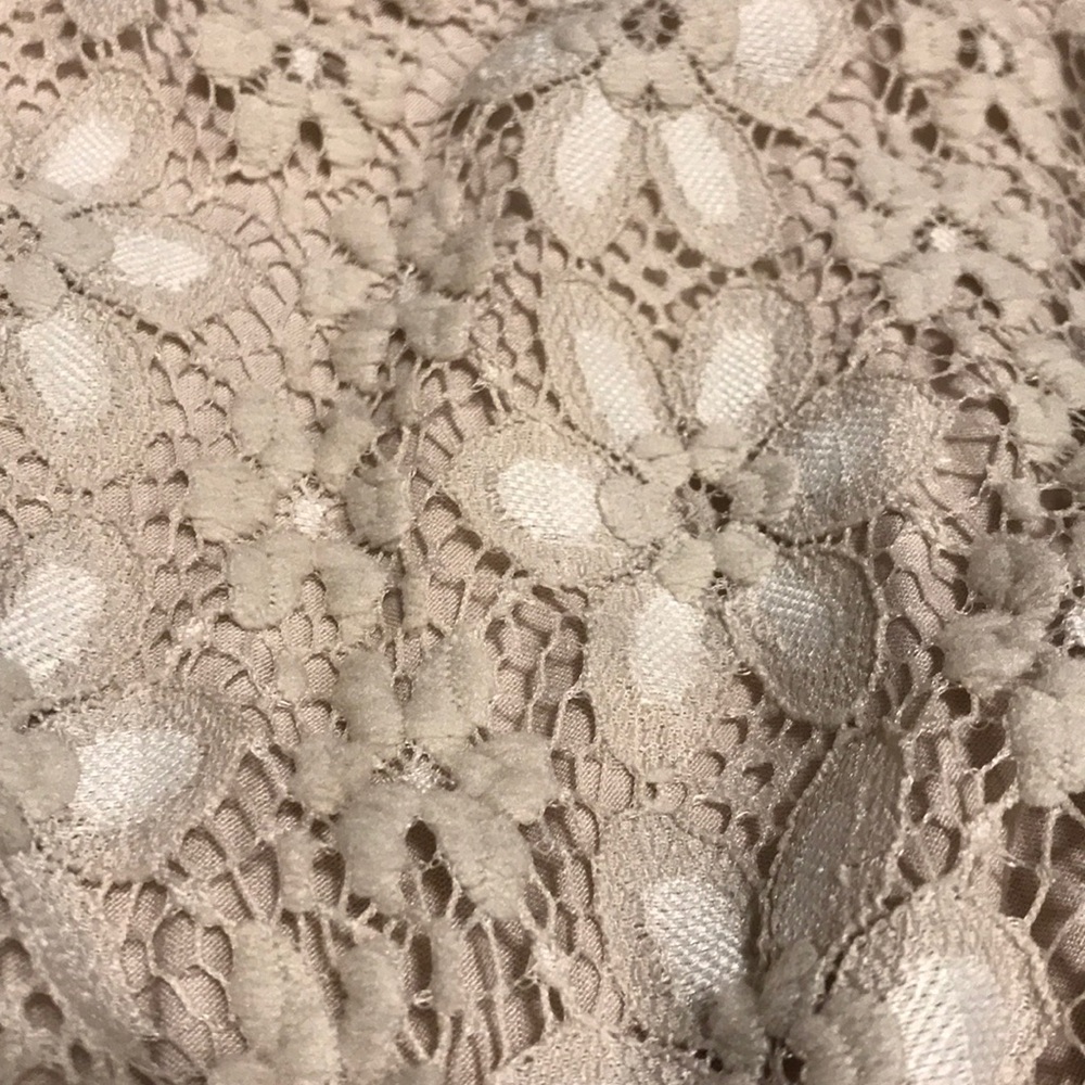 Lace dress - Picture 2 of 4